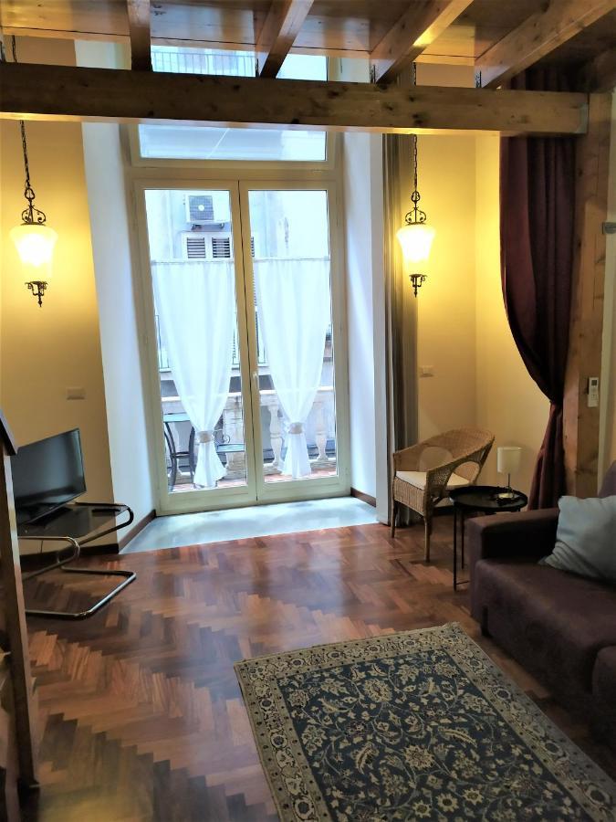 Il Castello Apartment Napoli Bagian luar foto