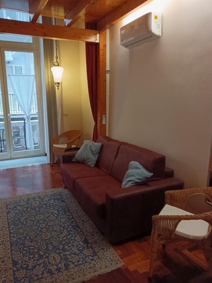 Il Castello Apartment Napoli Bagian luar foto